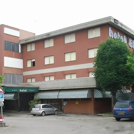 Ξενοδοχείο Cdh 4*