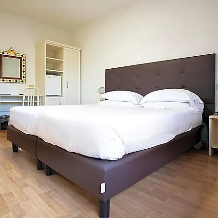 Hotel Cdh Modena